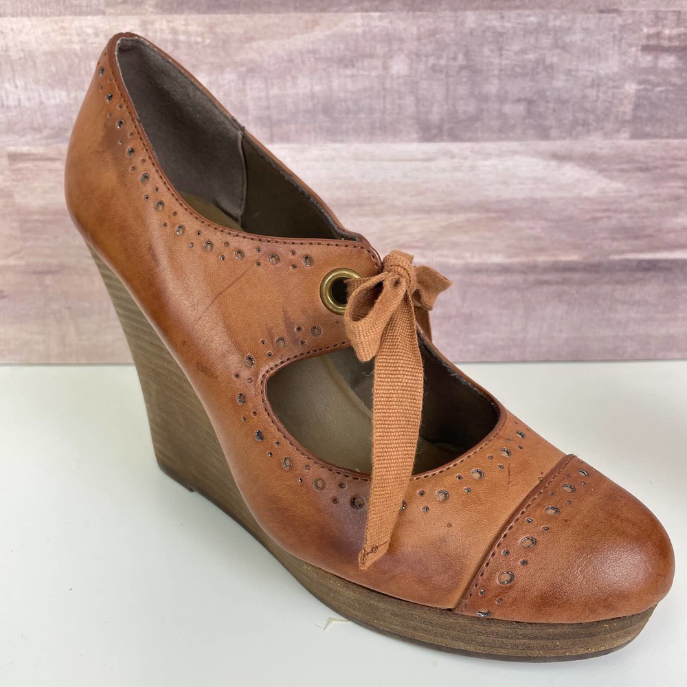 ModCloth Restricted Oxford Mary Jane Wedge Heels